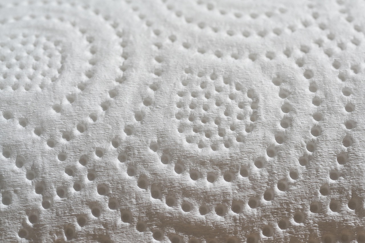 up-close image of a circle texture of a paper towel for use in a duckling brooder